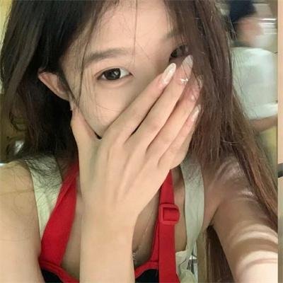 偷偷接吻